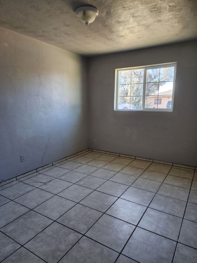 Building Photo - 3 Bedroom in Phoenix!