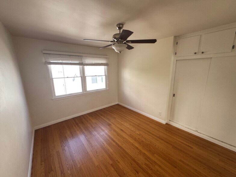 Building Photo - 554 E Cypress Ave