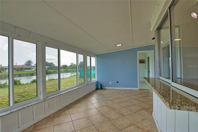 Building Photo - 1325 Cambridge Dr