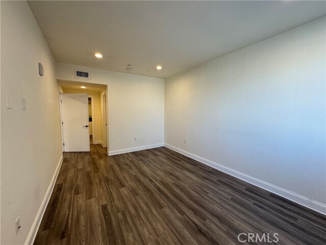 Building Photo - 14934 Burbank Blvd