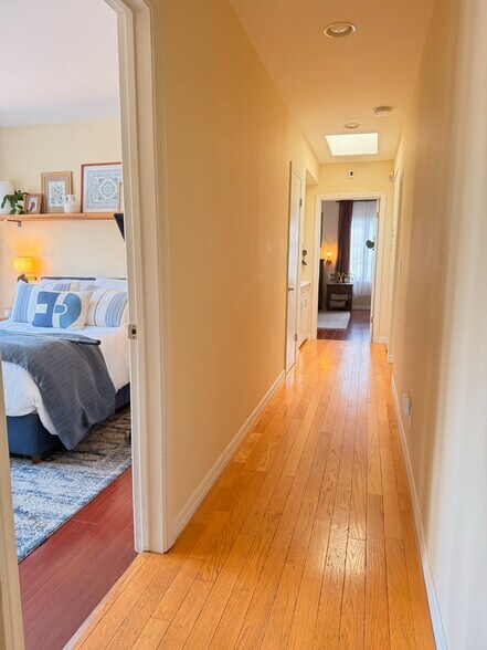 Hallway, looking towards bedrooms - 222 S Hamilton Dr