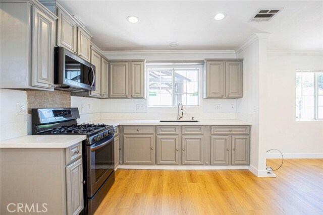Building Photo - 10531 Greenburn Ave