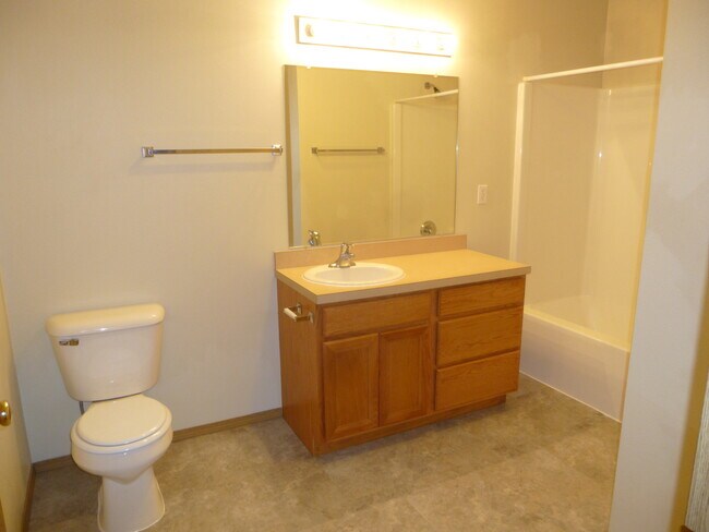 Building Photo - Cute 2 bedroom, two bath condo in Columbia Falls