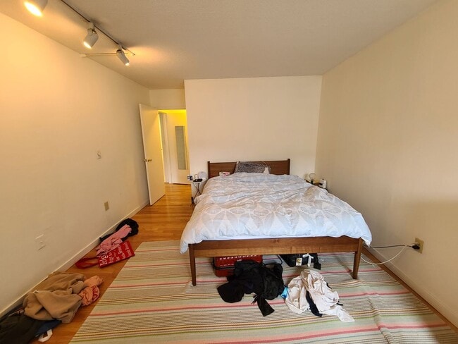 Building Photo - Kenmore Square - Balcony - Pool - Doorman - Garage Parking