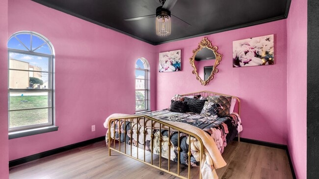 Building Photo - Fully furnished Airbnb with a pool