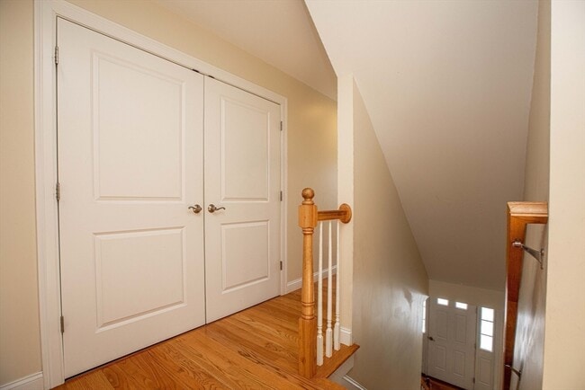 Building Photo - 8 Summer Hill Cir