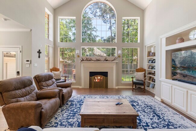 Building Photo - 10 Scenic Mill Pl