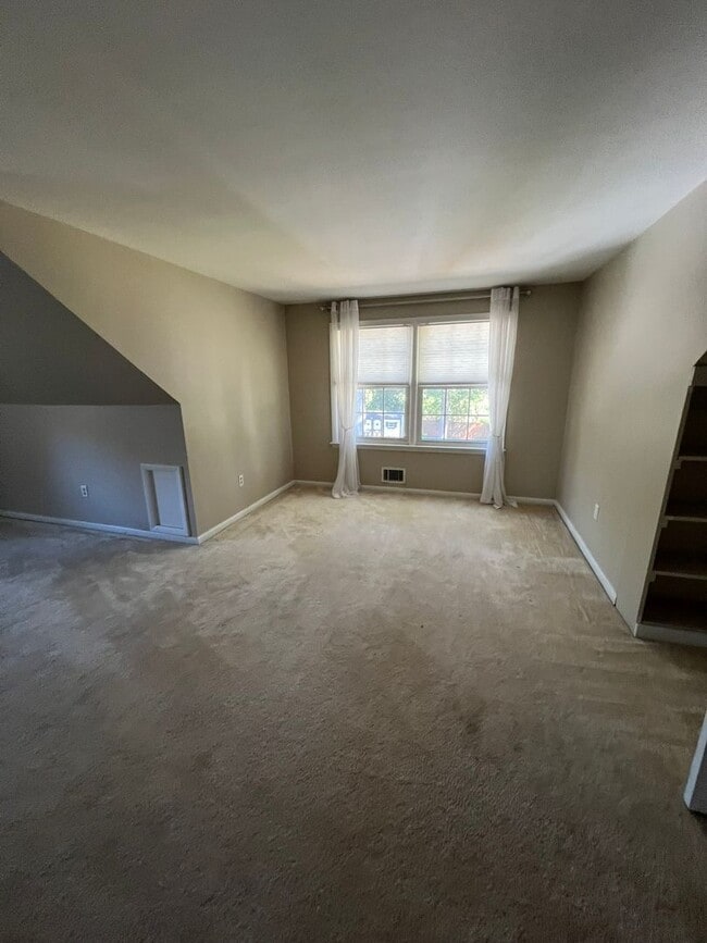 Building Photo - Charming Alexandria Home with Spacious Yard & Prime Location