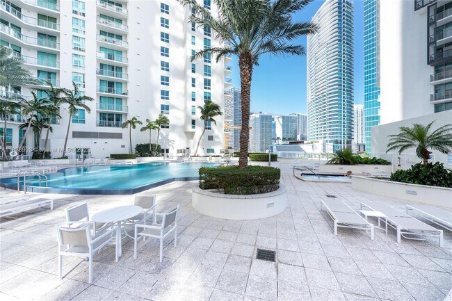 Building Photo - 300 S Biscayne Blvd
