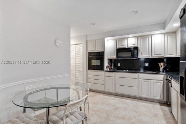 Building Photo - 5825 Collins Ave