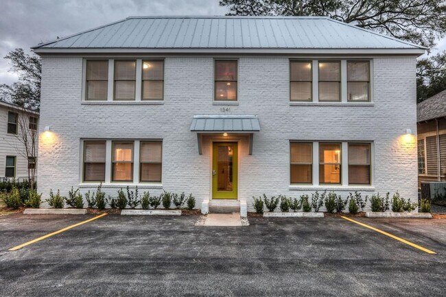 Building Photo - 1341 Cortlandt St