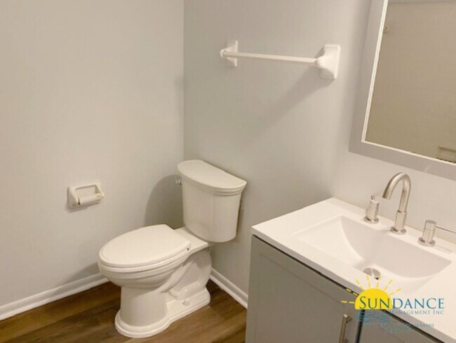Building Photo - Great 2 Bedroom Unit in Gulf Breeze!