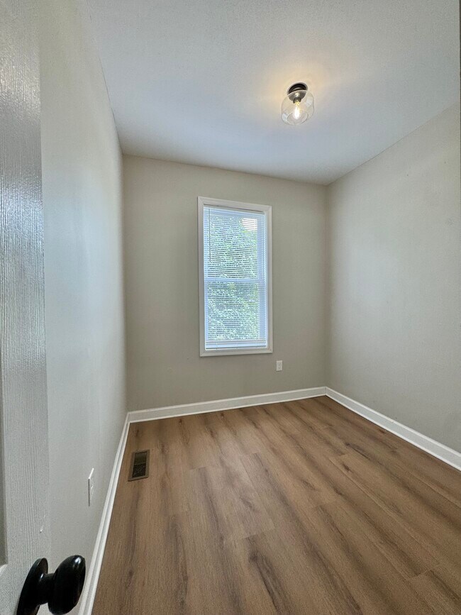 Building Photo - 2216 Whittier Ave
