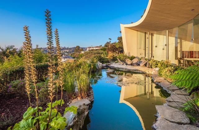 Building Photo - 724 Muirlands Vista Way