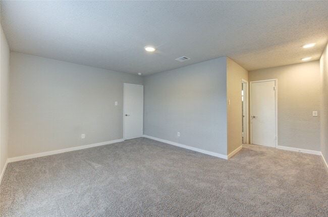 Building Photo - 7411 Trabajo Dr