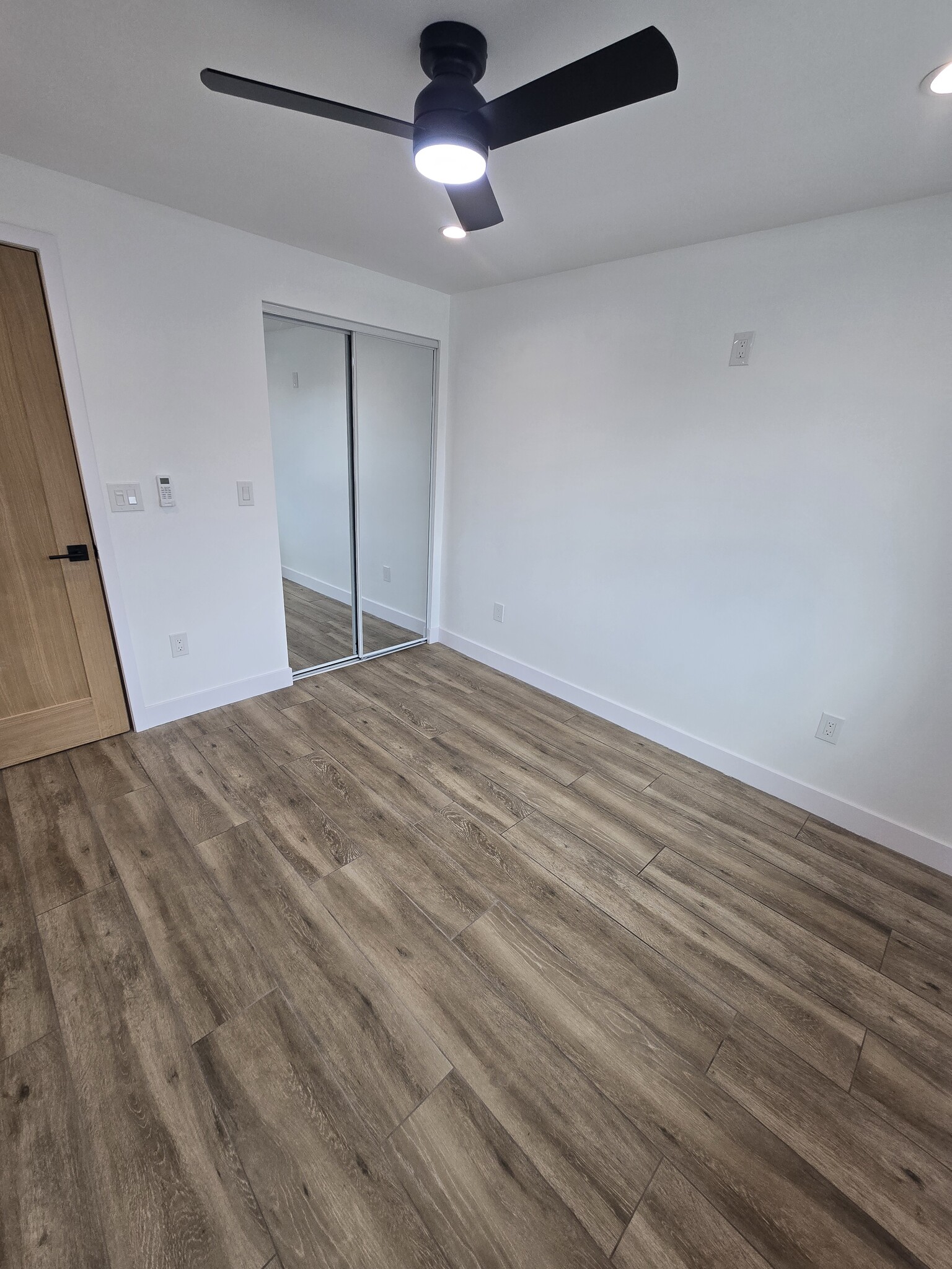 Building Photo - 9419 True Ave