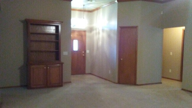 Building Photo - 3 bedroom 2 bath home in NW Norman