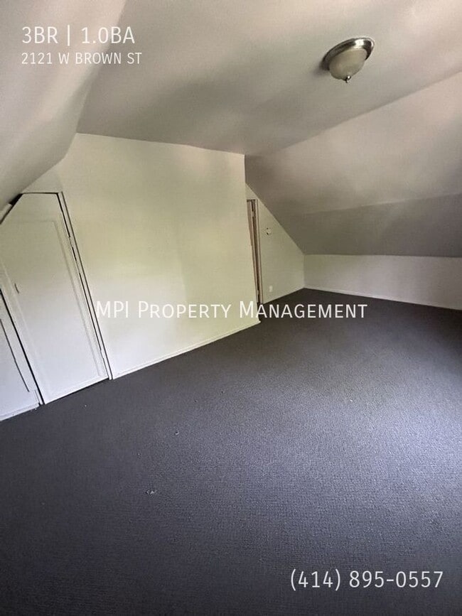 Building Photo - 2121 W Brown St