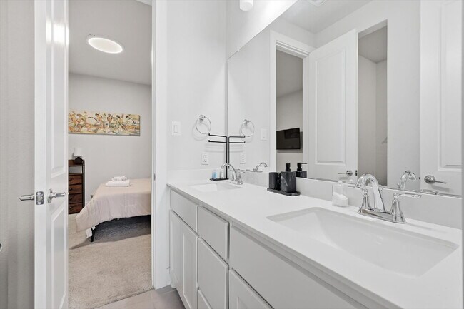 Building Photo - Cozy home in Merion at Midtown Park, one of Dallas's most convenient and family-friendly communit...