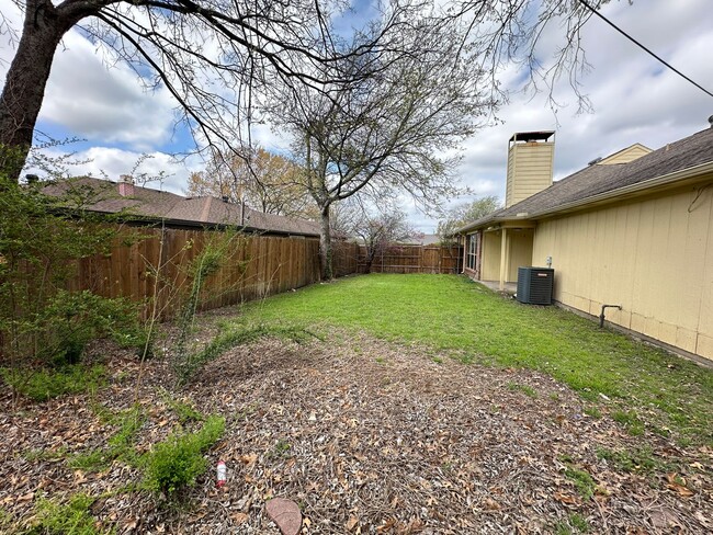 Building Photo - 4738-4740 Berridge Lane