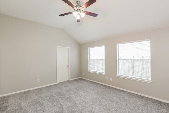 Building Photo - 6602 Bluebottle Ln