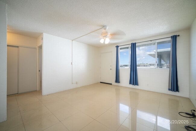 Building Photo - $2,100 / 2br - 700ft2 -| 2bd/1ba Renovated...
