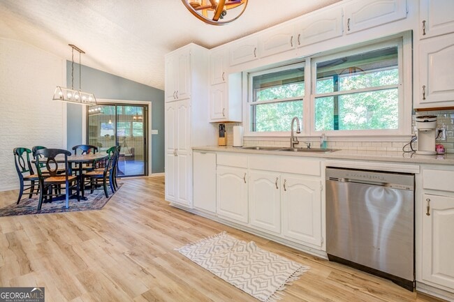 Building Photo - 1019 Whippoorwill Rd