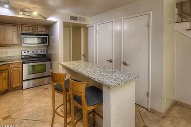 Building Photo - Cherry55-206