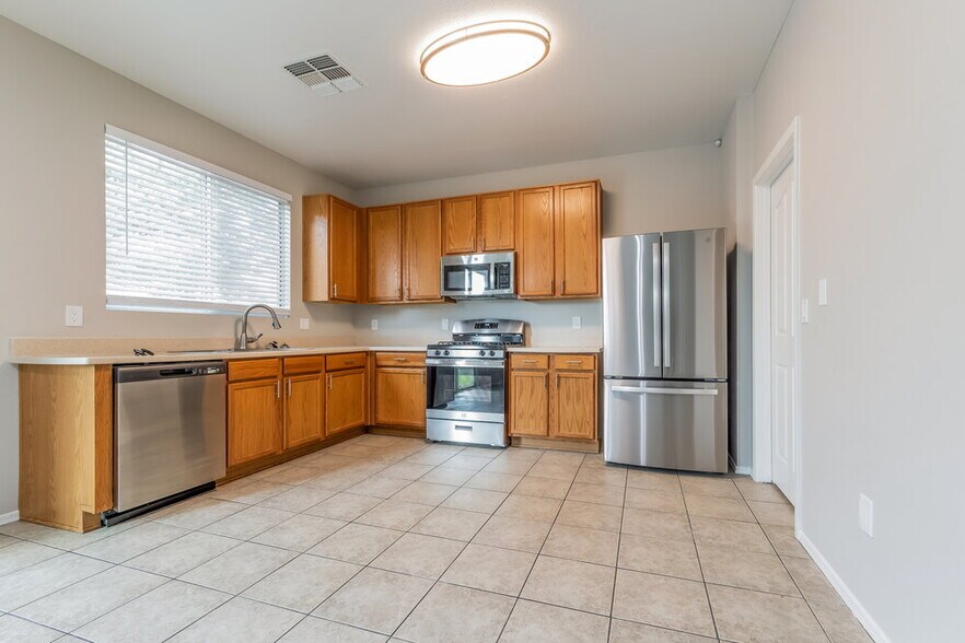 Building Photo - 4961 W Calle Don Alfonso
