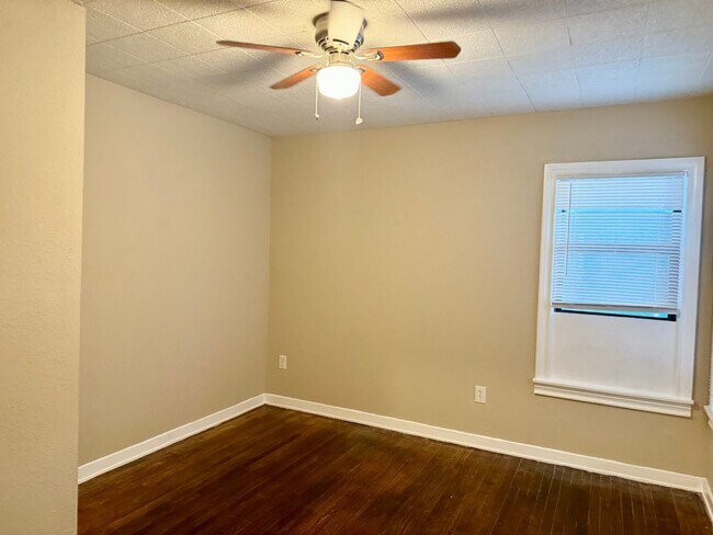 Building Photo - Gorgeous 3/2 Home Available for Lease!