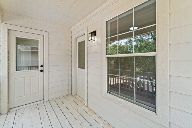 Building Photo - 6310 Mountain Pines Ln