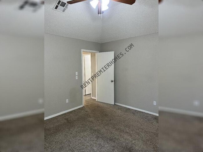 Building Photo - 8113 Cinnamon Teal Dr