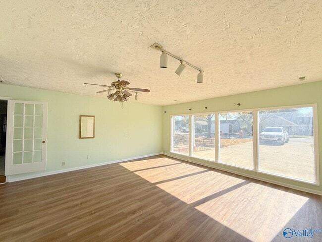 Building Photo - 158 Lewis Ln