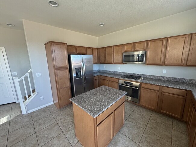 Building Photo - 235 Moonshot St