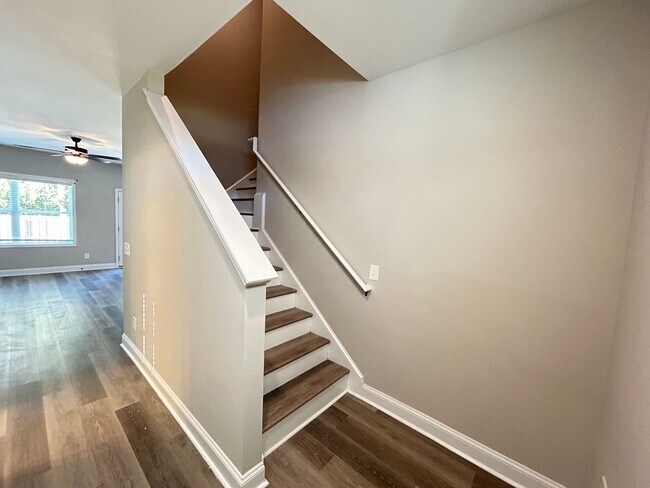 Building Photo - The Landing at Lewis Creek |