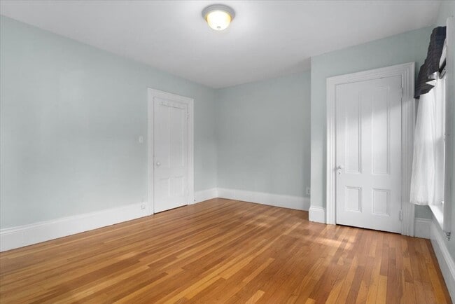 Building Photo - 33 Dunbar St