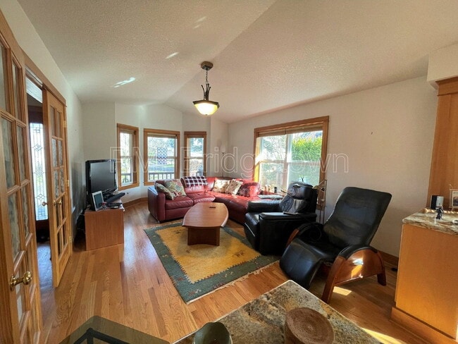 Building Photo - 4834 SE Kelly St