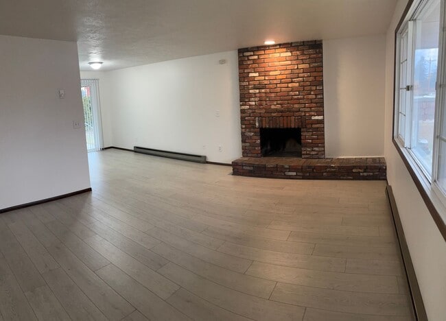 Building Photo - 1362