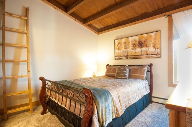 Building Photo - Long Term Rental- Treehouse Condos 302C