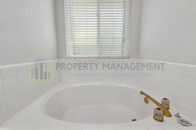 Building Photo - Spacious 4-Bedroom Home for Rent - $2800/m...