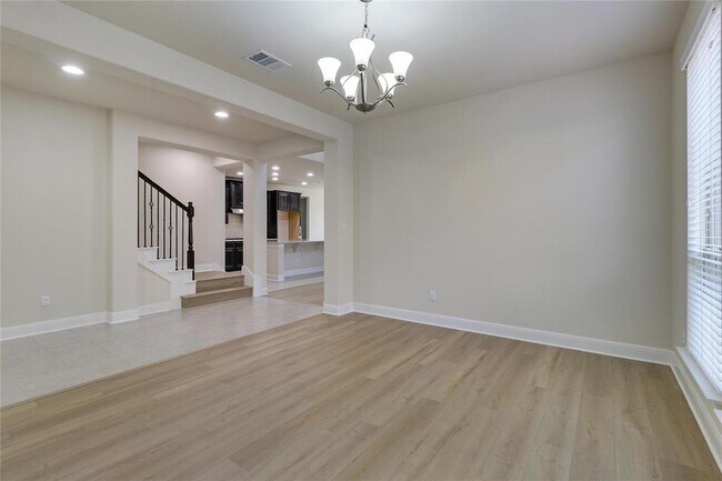 Building Photo - 3009 Silvergrass Cv