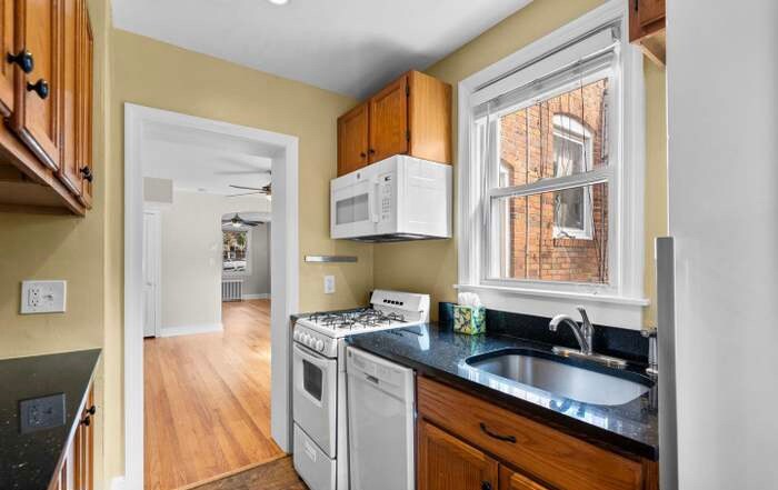 Building Photo - 1315 W 37th St