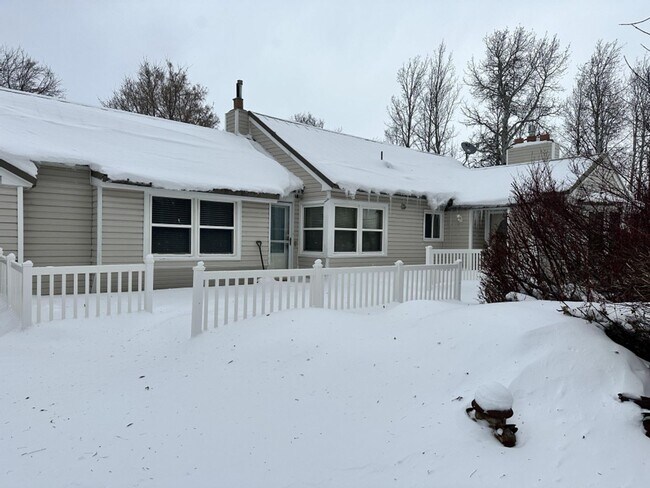 Primary Photo - Mountain Green Home For Rent!