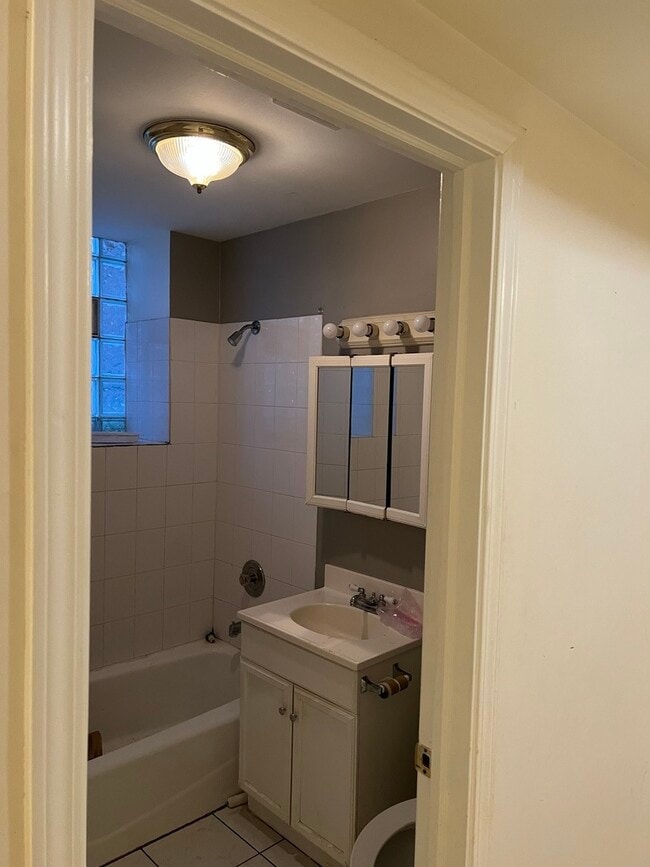 Building Photo - 4204 S Drexel Blvd