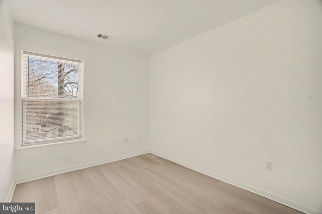 Building Photo - 14805 Strawberry Ln