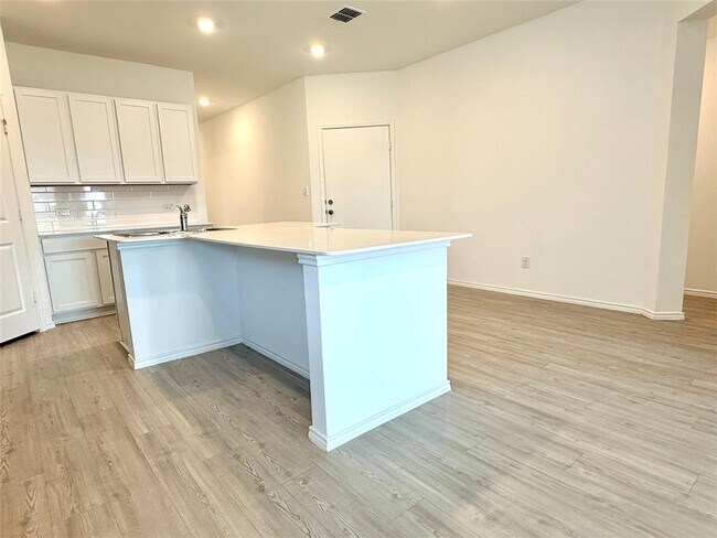 Building Photo - 289 Sormonne Lp