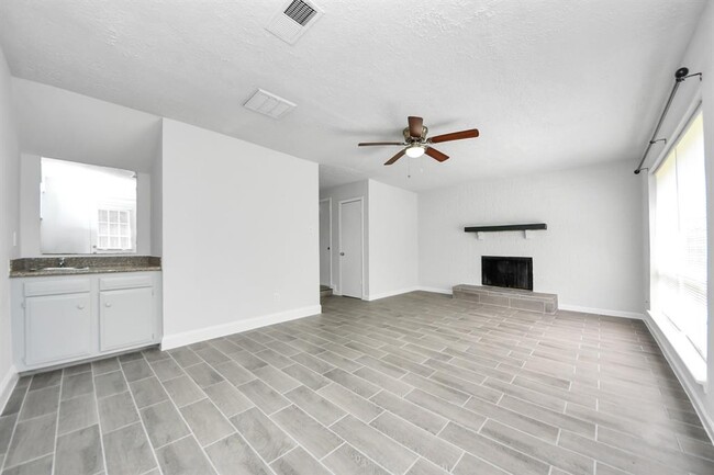 Building Photo - 23702 Wintergate Dr