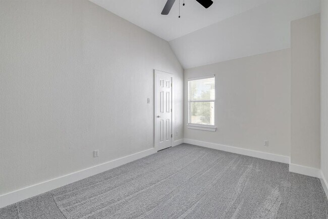 Building Photo - 277 Paddington Dr