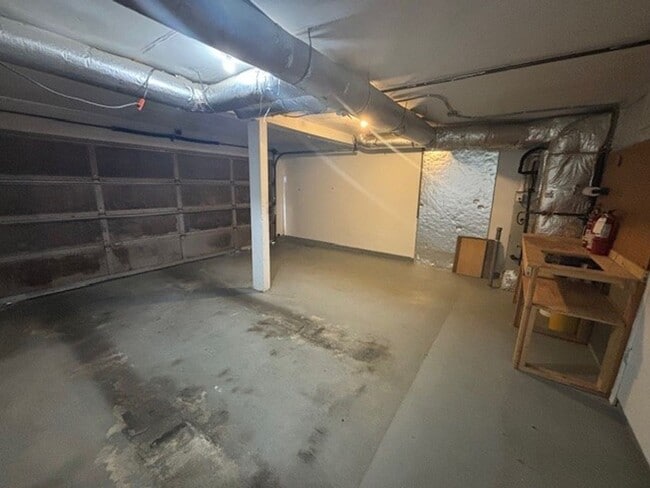 Building Photo - DES MOINES CONDO WITH PEEK-A-BOO SOUND VIEWS & PRIVATE GARAGE!