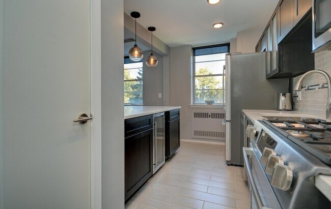 Building Photo - 1620 E Broad St